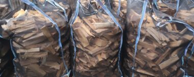 Brennholz in Säcken